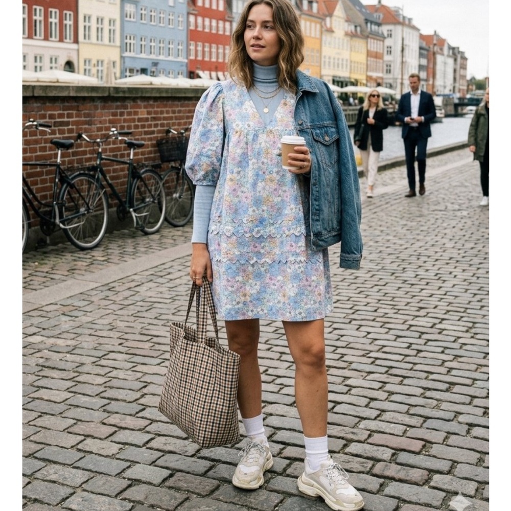 Karlie Floral V-Neck Puff Sleeve babydoll mini Dress in Pastel Blue floral S